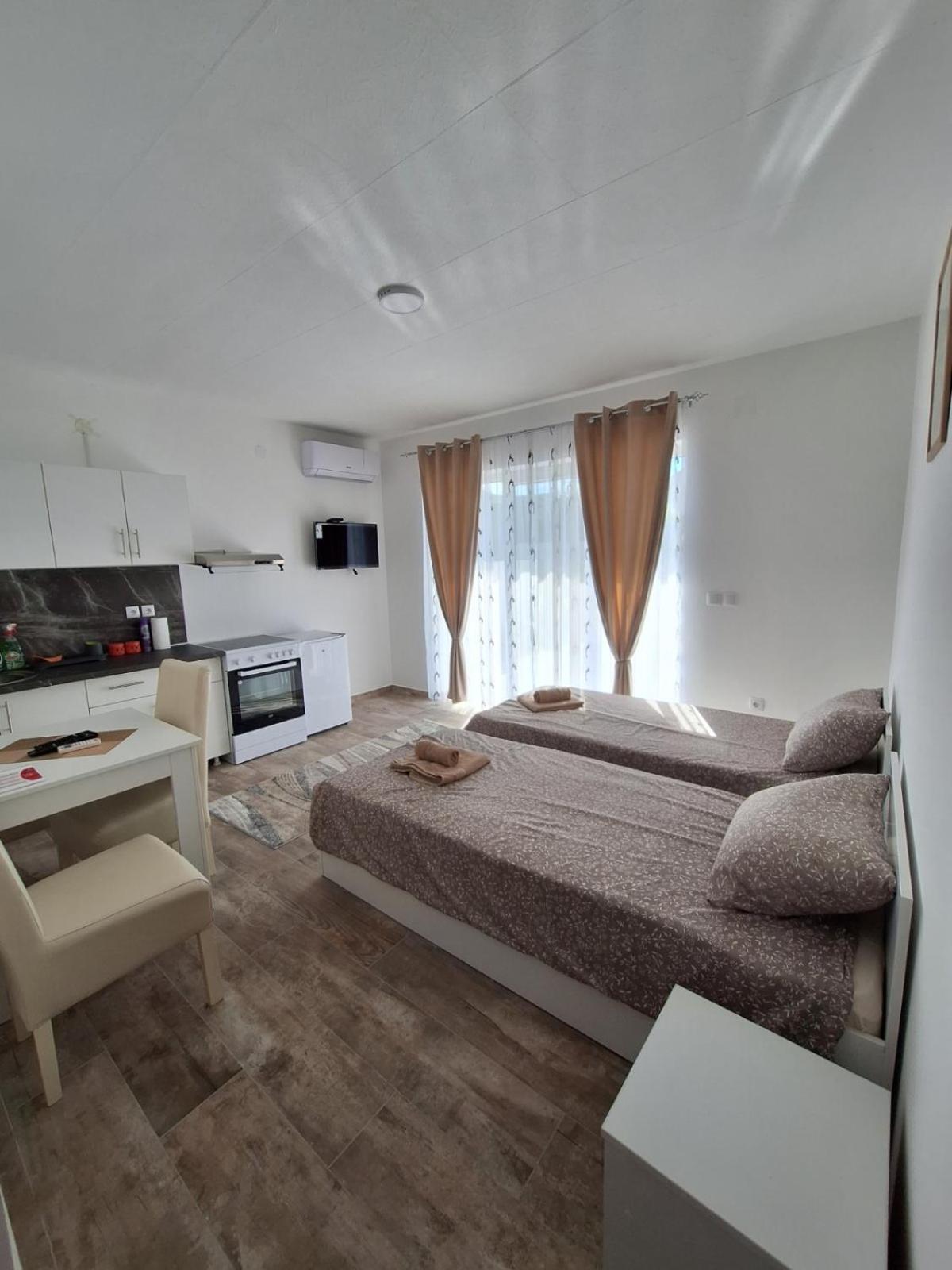 Apartmani Koki Кладово Екстер'єр фото